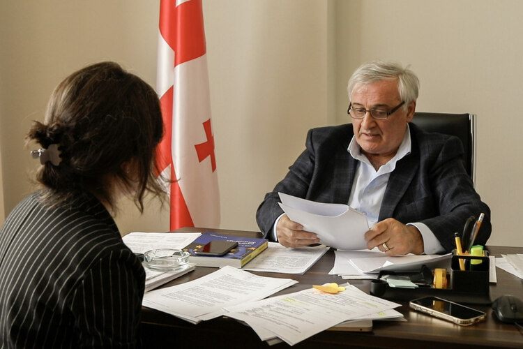 Dilar Khabuliani speaks to a reporter uqiquqiqheikatf