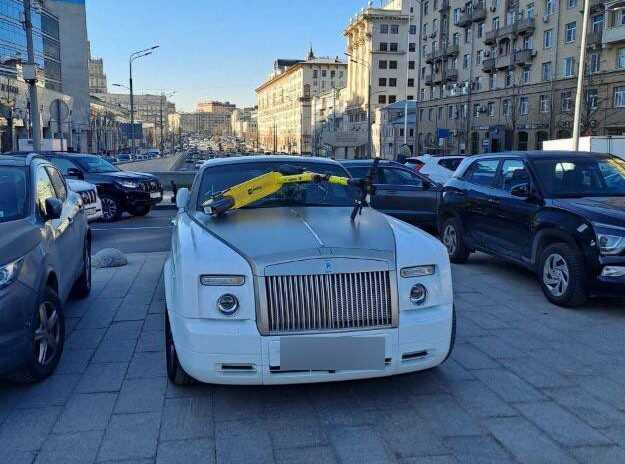      Rolls-Royce 