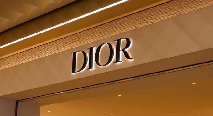 Dior  Chanel      